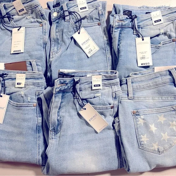 Judy Blue Denim Jeans with Star Pocket Detail- The Justice Mid-Rise Americana - Picture 5 of 5